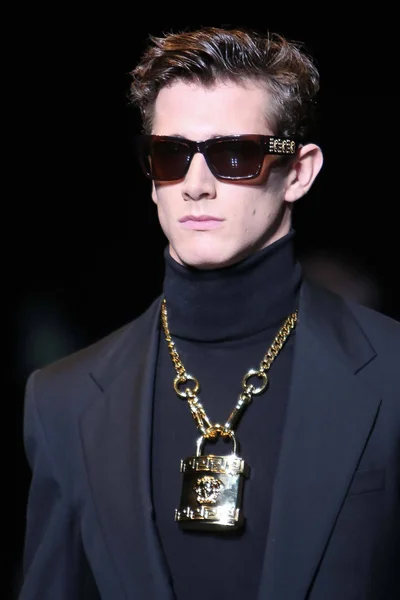 Look 22